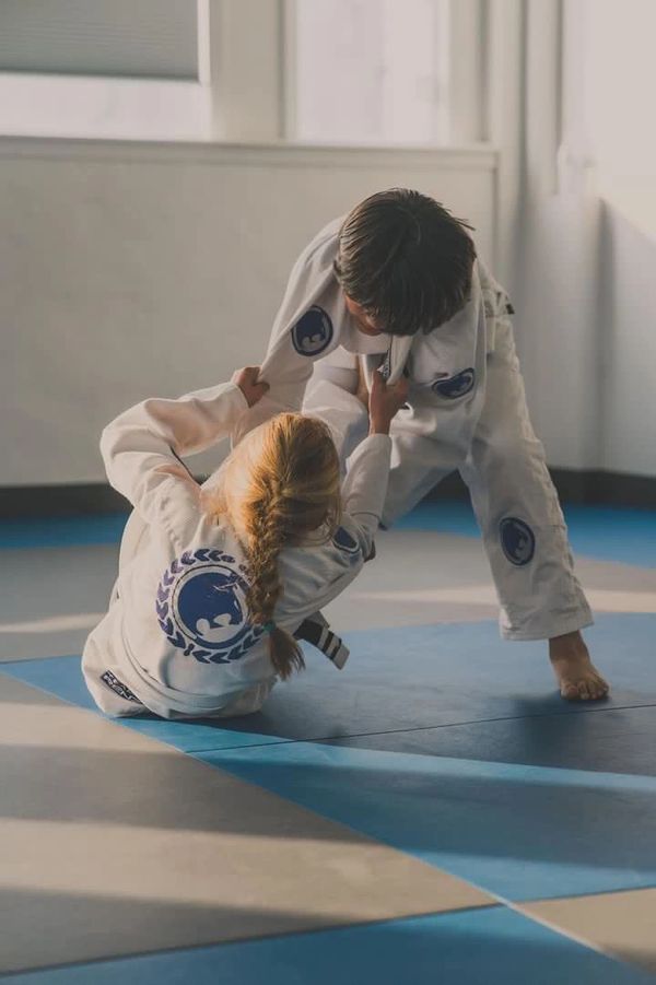 Kids live rolling during Kids Evening class in Gi. 