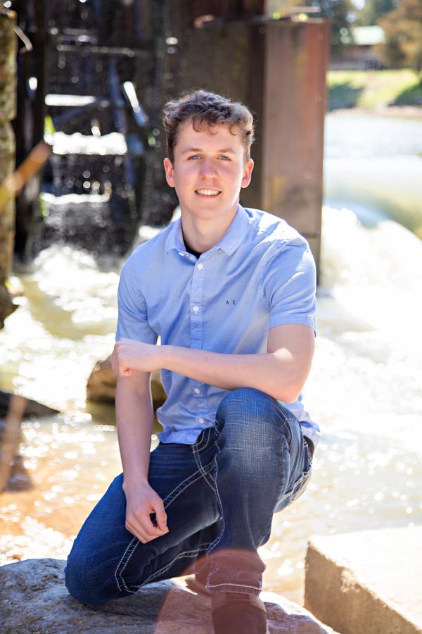 senior guy, boy, senior photography, outdoors, northwest Arkansas, water