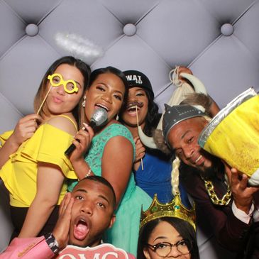 Looking for a Mirror Photo Booth in Tampa? We provide  mirror booth rentals for surrounding areas.