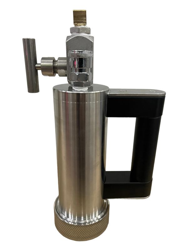 Thermal oil sample collection canister. 