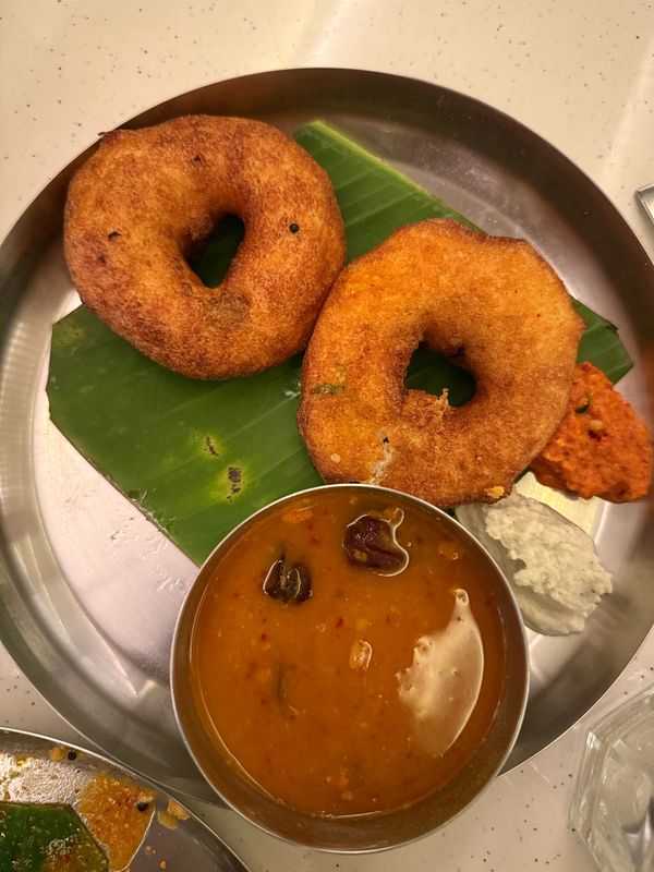 Medu vada t Uppu Bandra, a south indian restaurant reviewed by Rohit Khilnani for GlamRecco. 