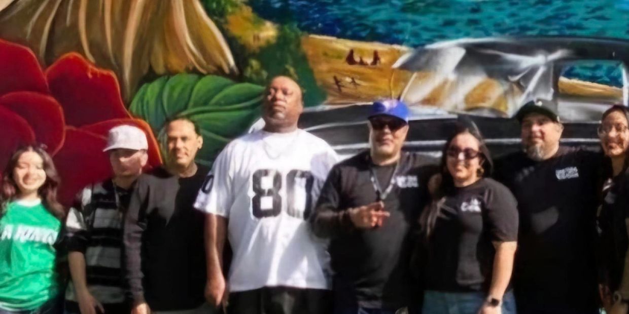 ESR Board (In Center) with art crew: David Calvillo (Blue Hat), Alexandria Ocampo, Arturo Gonzalez, 