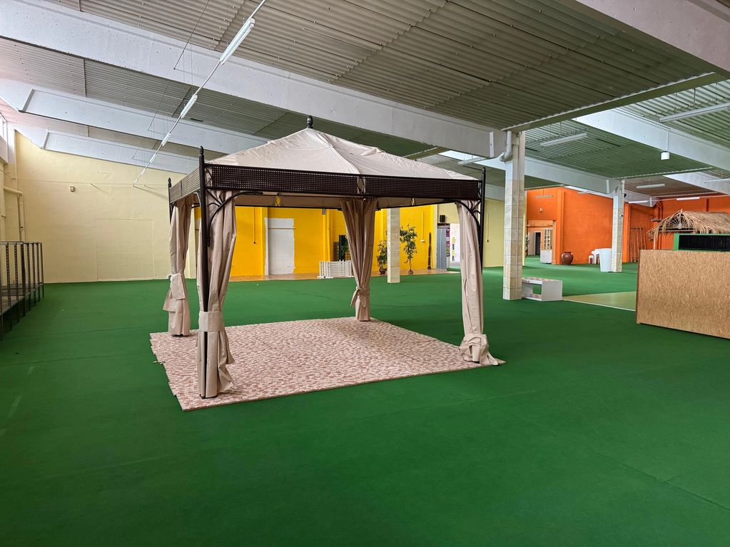 Garage- und Lagerhalle