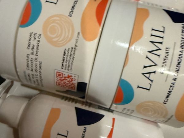 Organic skincare products made with plant base ingredients.  Infused with herbal plants.  We get clo