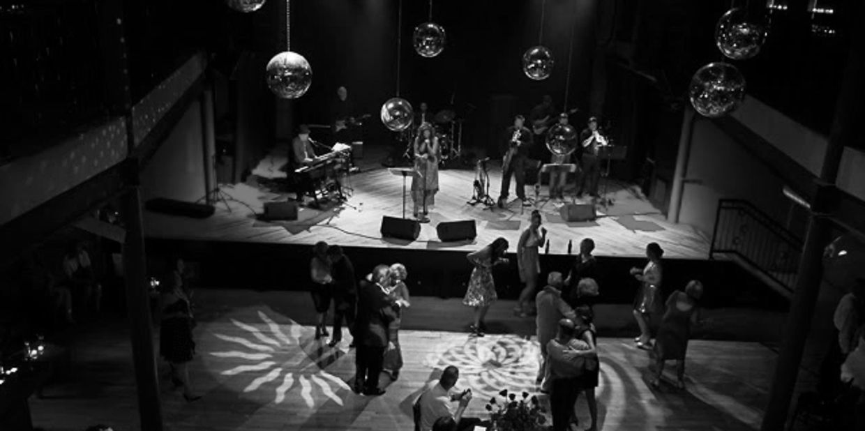 People dancing to the band at Crofoot Ballroom wedding