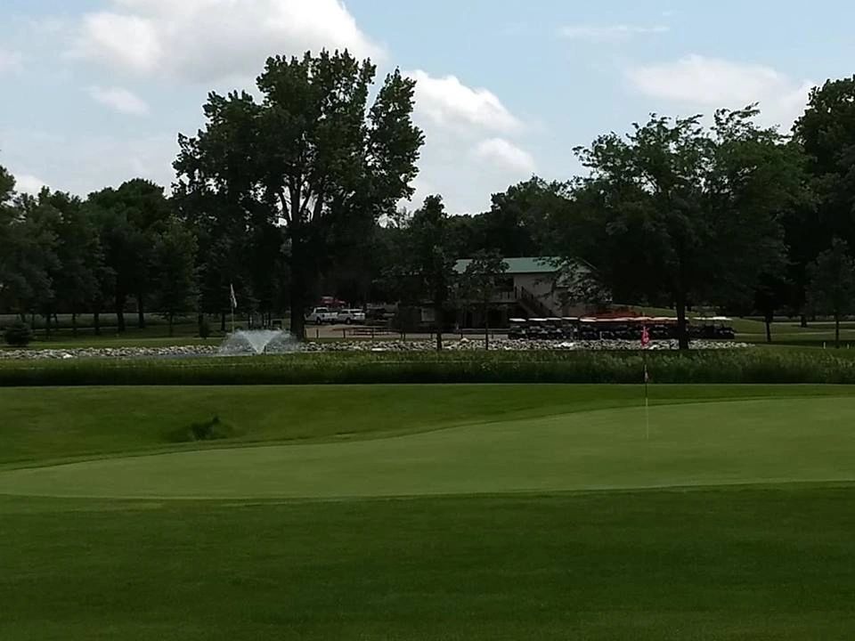 Hawk Creek Country Club in Raymond MN