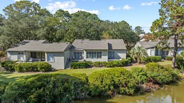 townhouse overlooking lagoon on hilton Head

