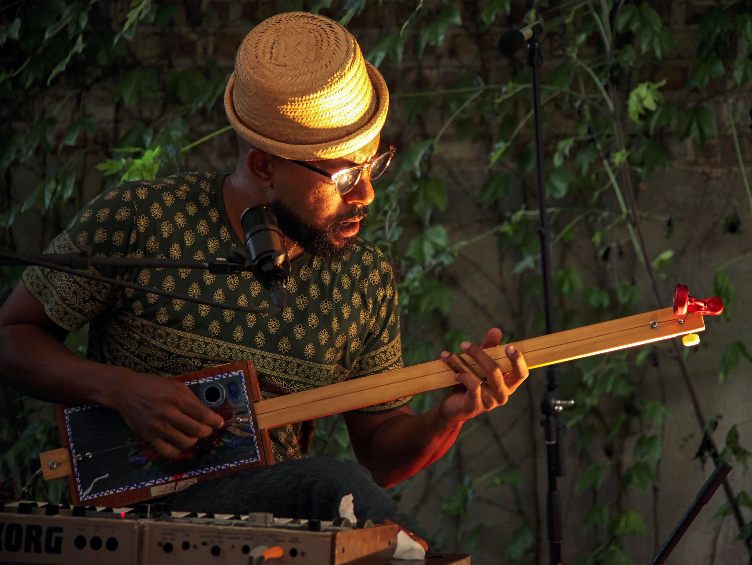 BEN LAMAR GAY PLAYING DIDDLEY BOW
