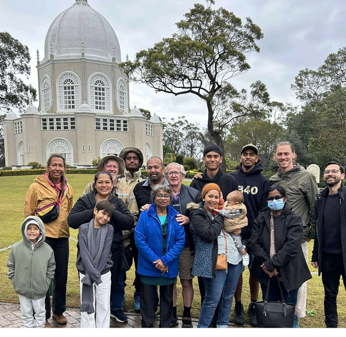 Pacific Deamers in front of the Bahá'í House of Worship in Sydney. 
