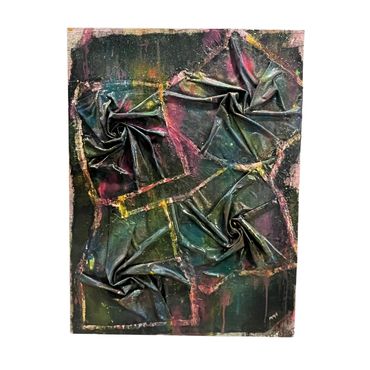 Œuvre d'art nuit à rosé, 4 fleurs de rose créé avec du tissus peinte de multiple couleur sur noir.