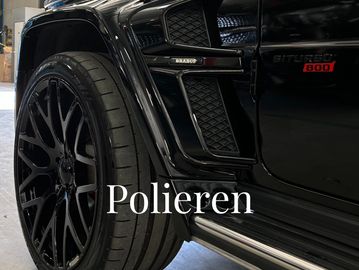 Close-up of a polished black car wheel and body with 'Polieren' text.