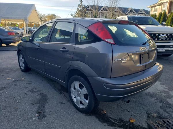 Gray Ford Focus hatchback parked outdoors.
