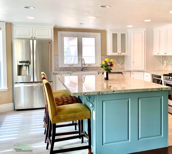 I absolutely love the feel of a clean, modern kitchen with a bold statement island! 😍