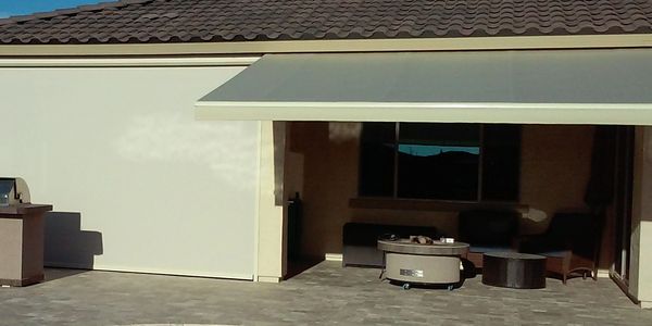 RETRACTABLE AWNING