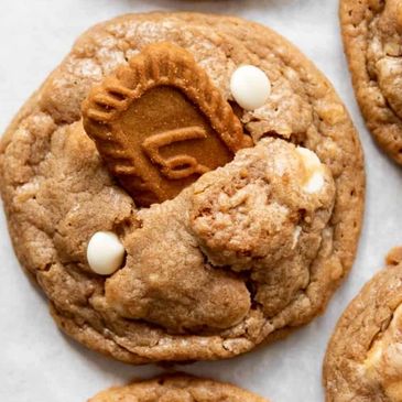 Cookie with a biscuit and white chocolate chips.