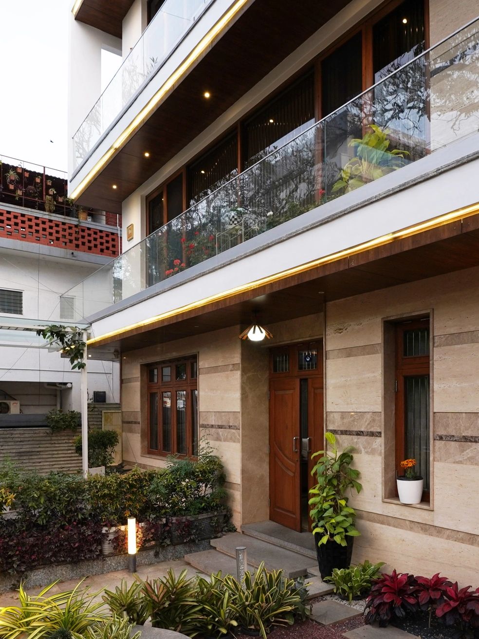 Luxury House in Sadhashiv Nagar - kenAR Architects