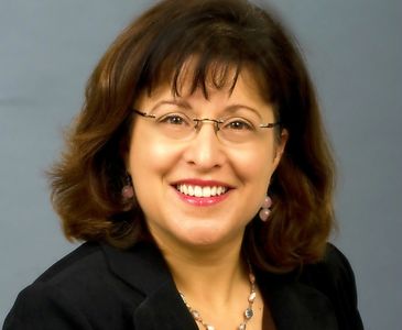 Laura Lewis-Barr speaks about public speaking tips and offers acclaimed presentation training.