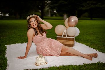 Celebrate your birthdate with a photoshoot that will take you to… Awesome, fun, sweet memories