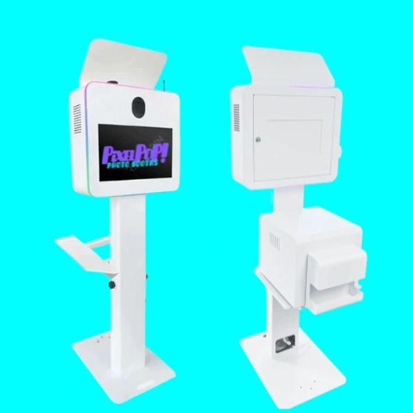 Open-air interactive glam photo booth