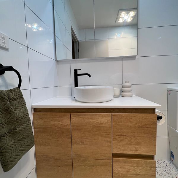 Shaving cabinet with storage. 