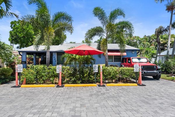 Fantasy Island Inn. Wilton Manor's Top Men's only Bed and Breakfast