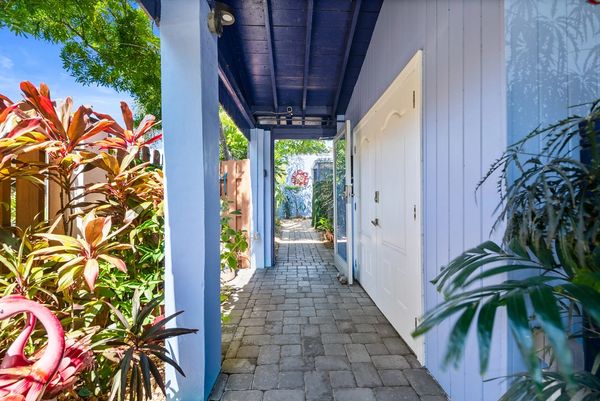 Beautiful landscaping at Fantasy Island Inn. Wilton Manor's Top Men's only Bed and Breakfast.