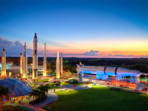 Coco beach lunch with an astronaut help a nonprofit