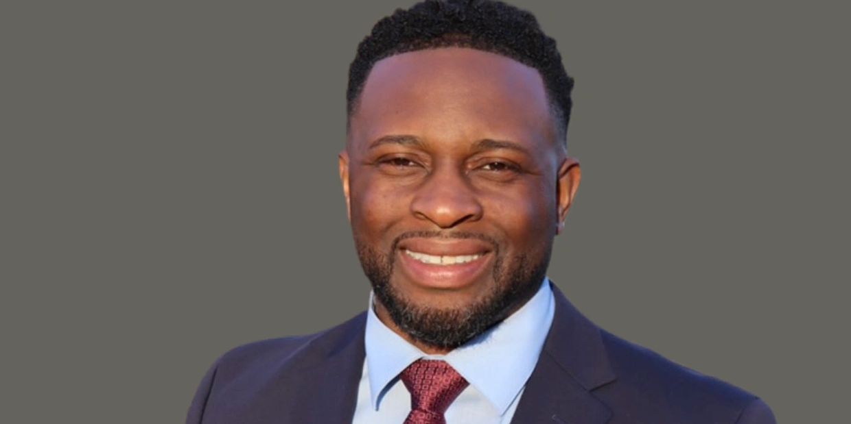 Dr. Uchenna Abba Onyeani smiling for his headshot.