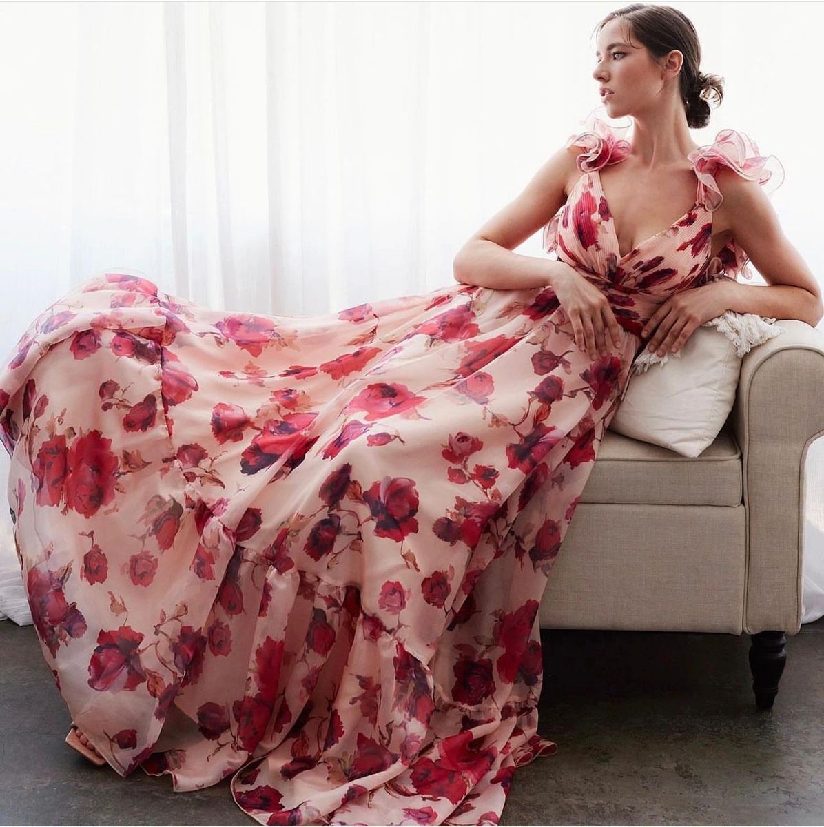 Vestido maxi de encaje y chiffon con mangas cortas Piscina
