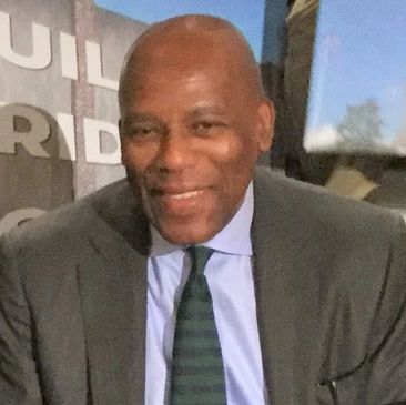 Smiling man in a suit and tie.