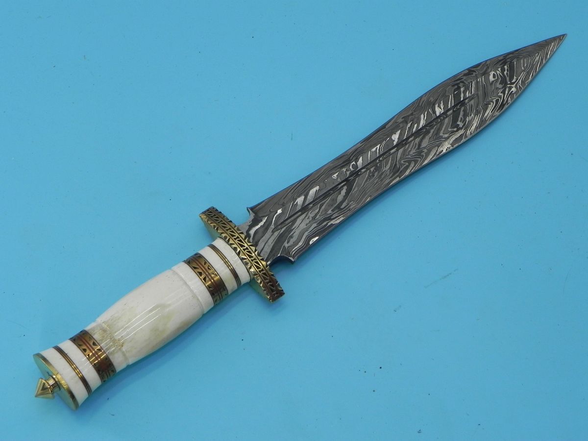 Damascus Leaf Bladed Dagger With Hardwood Grip