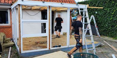 Påbegyndt udestueprojekt – solidt fundament og rammeværk skabt til at forlænge boligens brugstid år