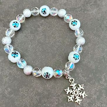 beaded bracelet
make & take
holiday gift giving
crystal beads
charms
knot just beads
handmade
diy
