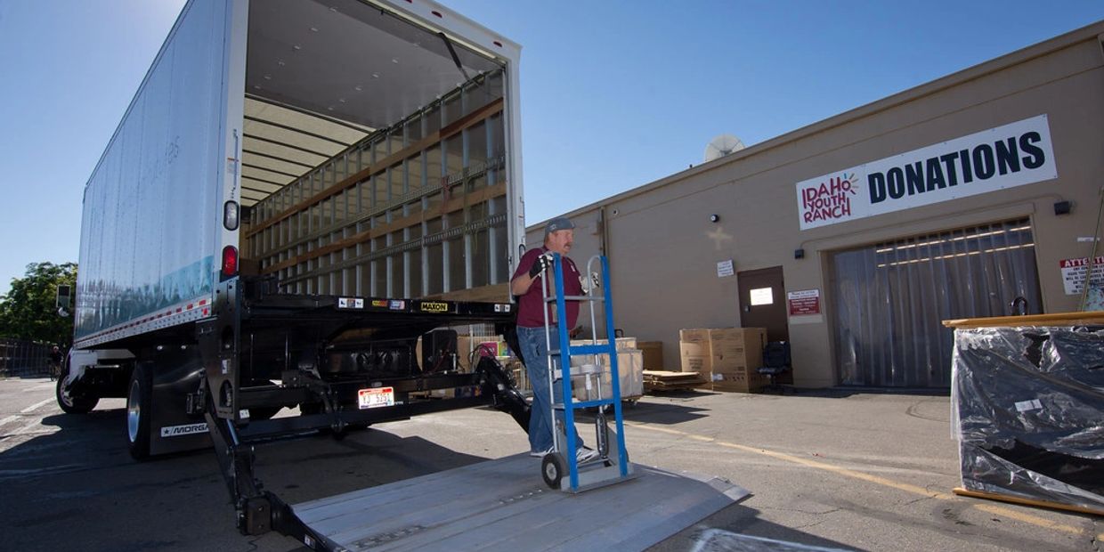 liftgate trailer