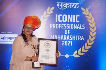 Awardee DR DEEPA SHAH Received Sakal ICONIC PROFESSIONAL OF MAHARASHTRA 2021