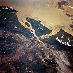 Algumas trajetórias se reforçam — outras se dissipam.