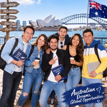 Grupo de jóvenes sonrientes en Sydney con la Ópera y el puente al fondo.