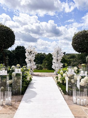 Aisle decoration Delamere Manor