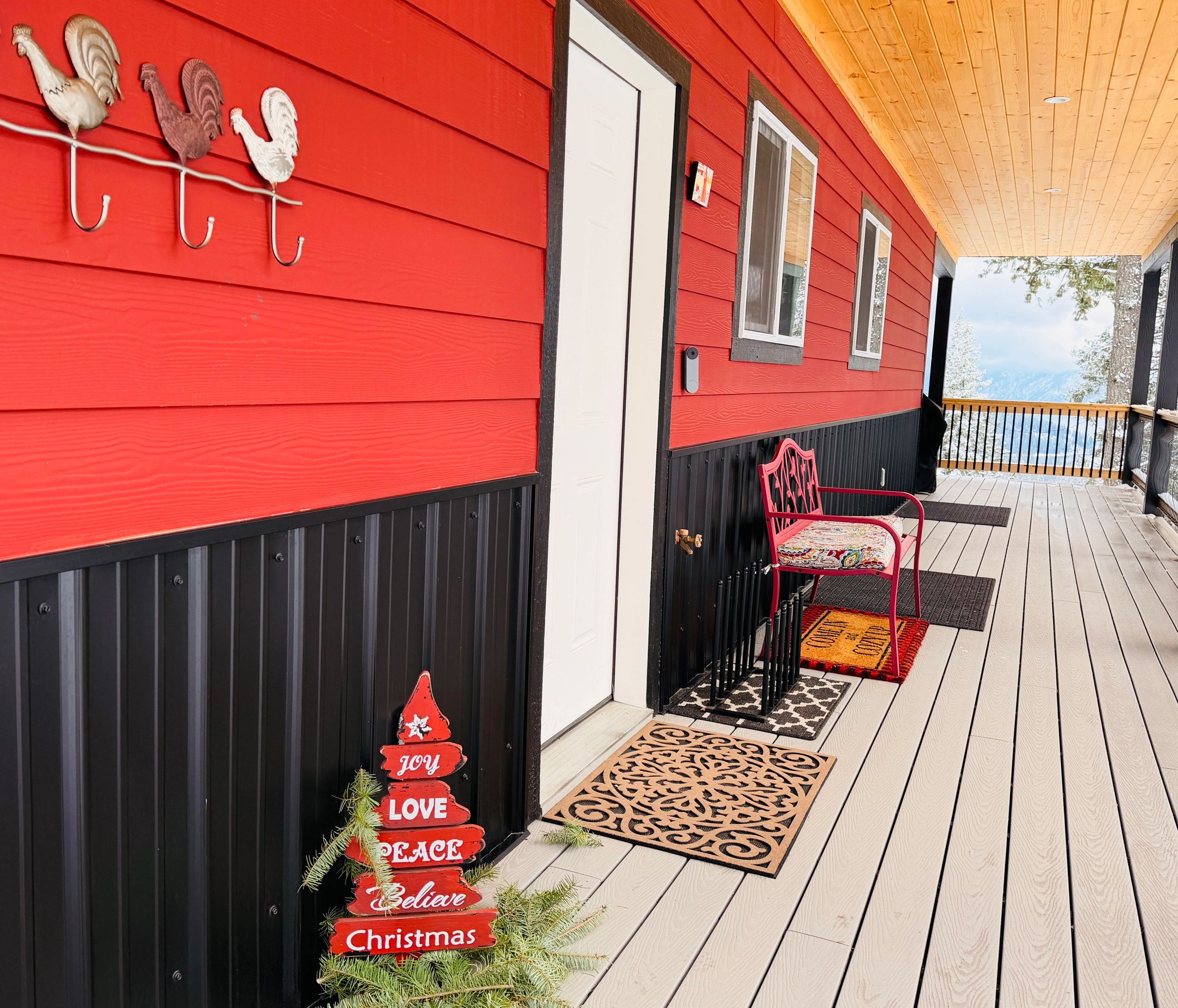 Red Hen Retreat Entryway at Christmas 2025.