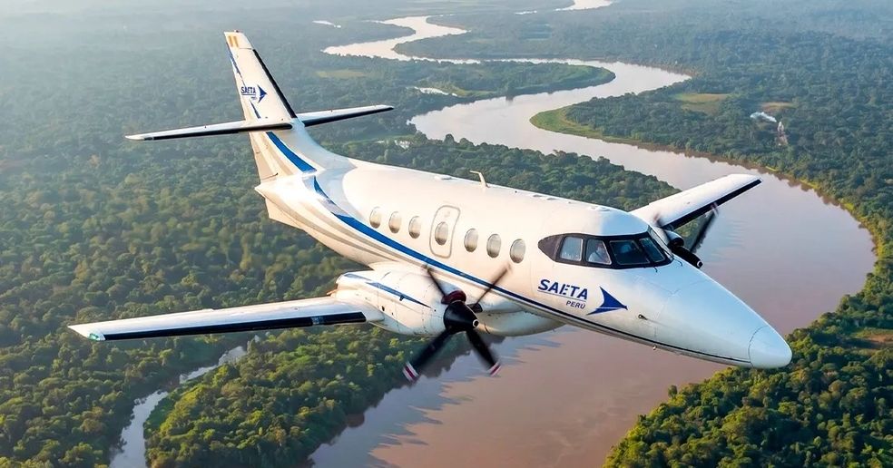 Avión sobre la selva