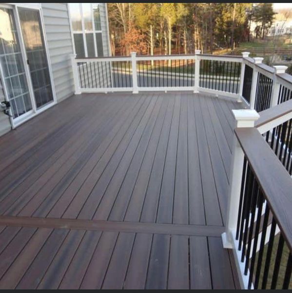 Composite deck installation. Deck builder and general contractor. the best deck builder near you