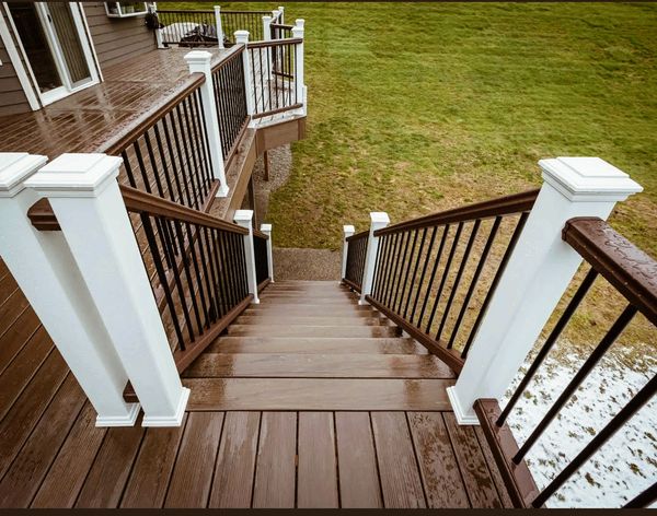 Composite deck with picture frame finish decking. General contractor deck builder. Custom deck rail