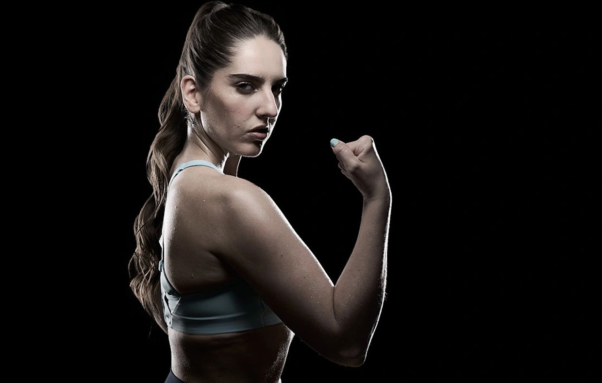 athletic model posing for the complete lighting and shooting workshop at cameraschool.ca