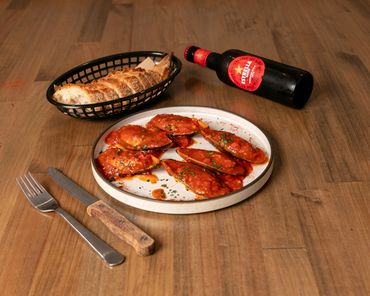 Spanish Meatballs - 4x beef and vegetable meatballs, served in a fiery sauce with bread. Ft Estrella