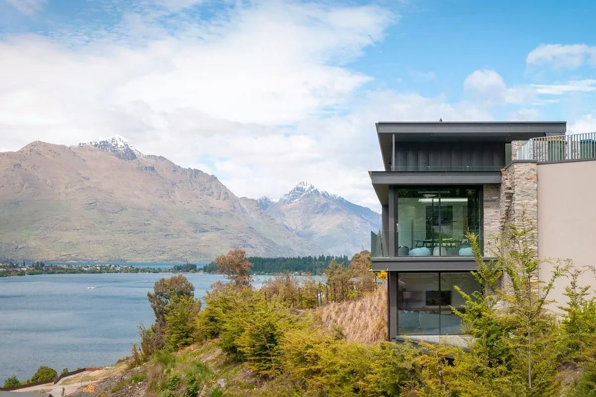 House with Cecil Peak mountain in the background - Hosting Queenstown holiday home management 