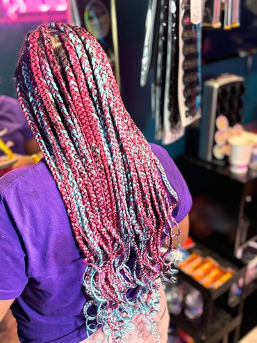 Medium Knotless braids