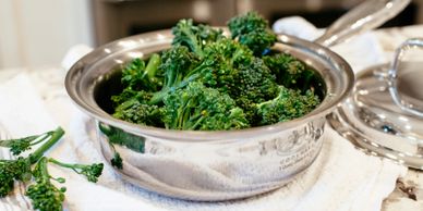 360 cookware close up with broccoli