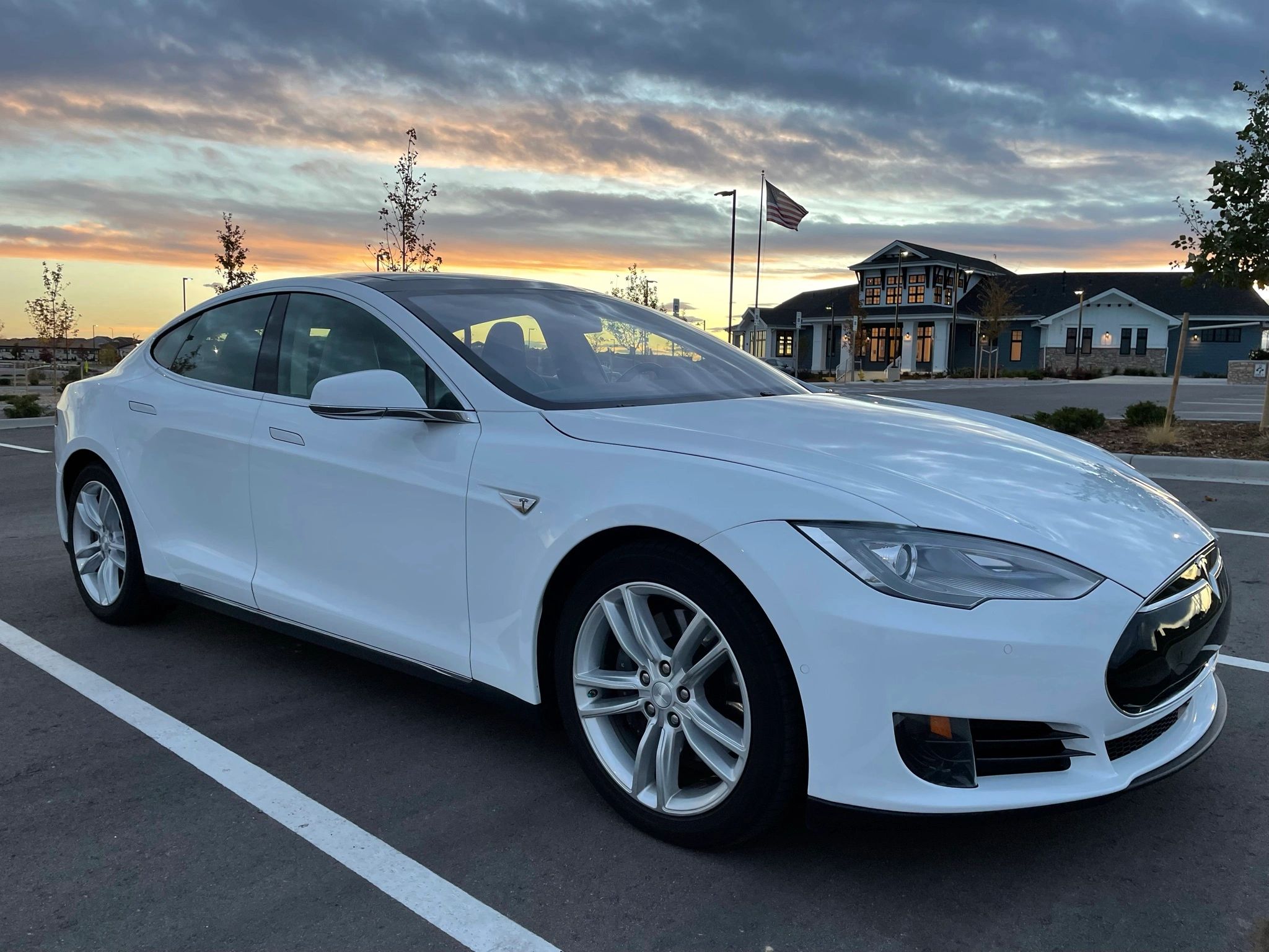 Experience this vehicle at: https://turo.com/us/en/car-rental/united-states/aurora-co/tesla/model-s/