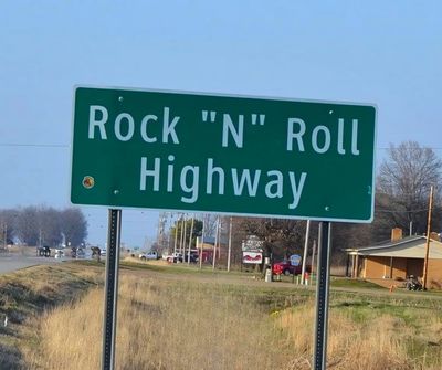 Rock ‘n’ Roll Highway sign representing music landmarks and the History of Sound system 