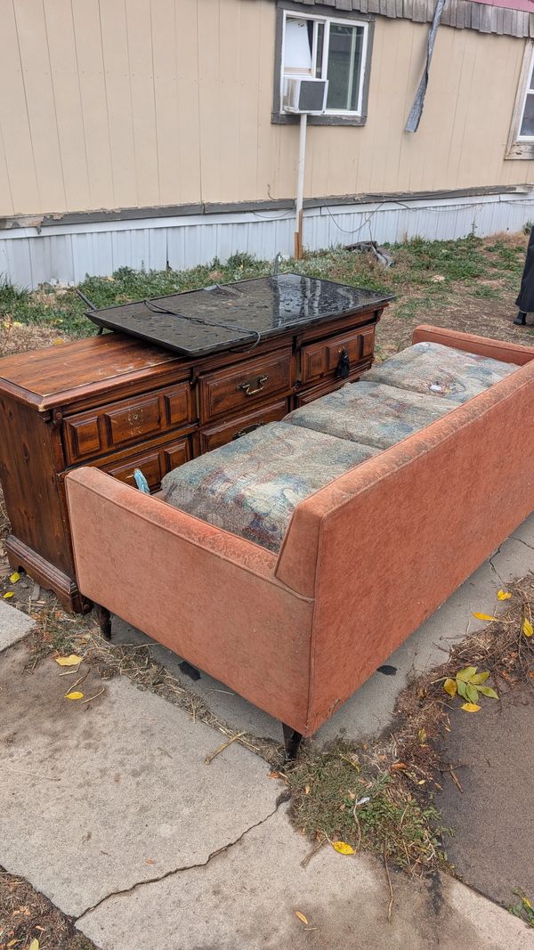 Sofa removal, couch pick up curbside